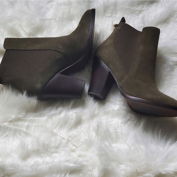 Michael Kors Green Suede Jillian Booties size 6 - Picture 4 of 11